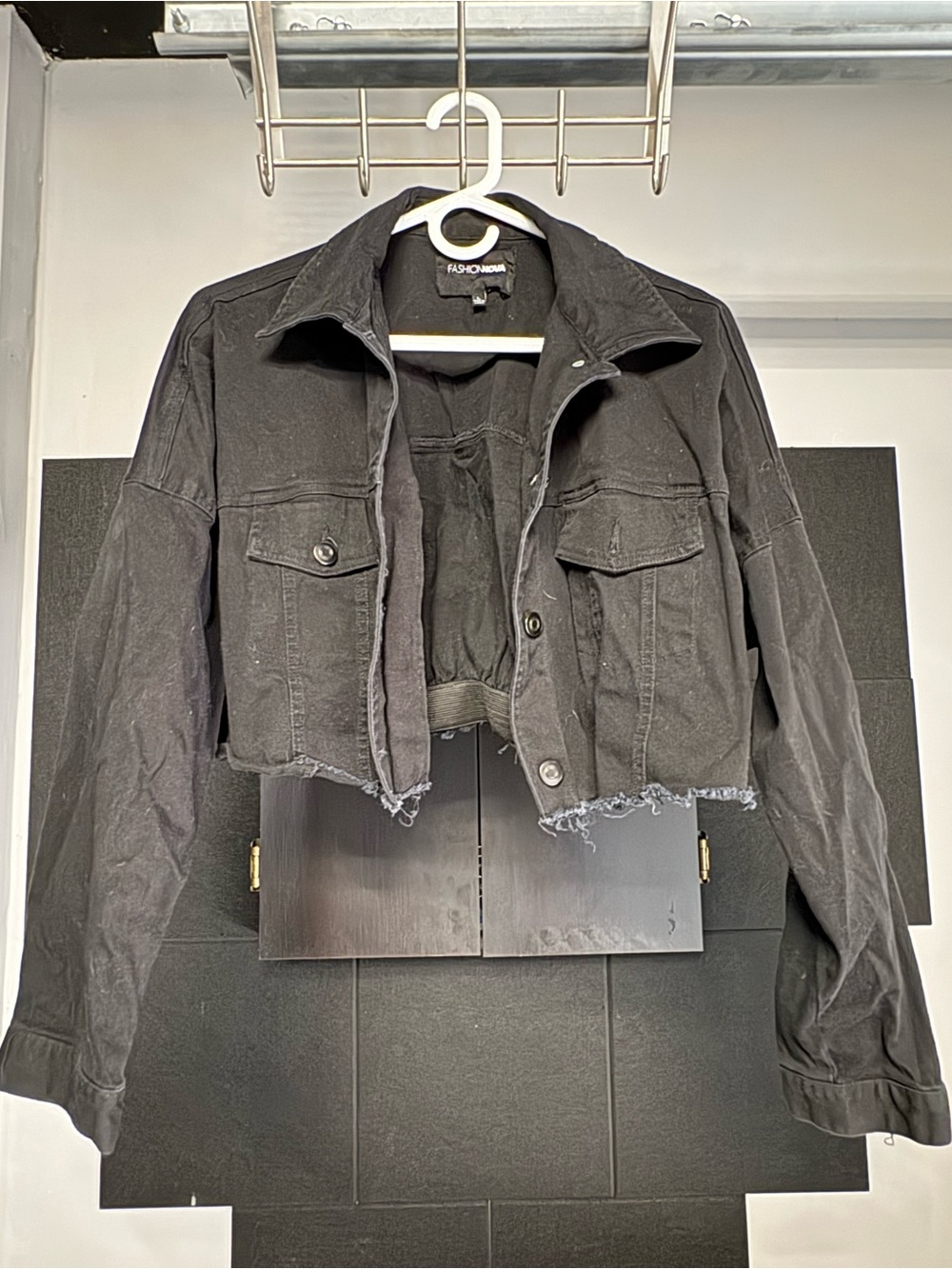 Fashion Nova Black Cropped Raw-Hem Denim Jacket